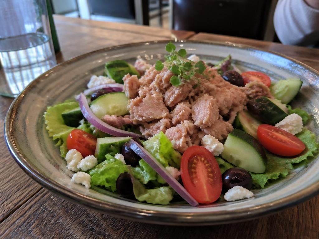 TONFISK SALLAD — Salladsmeny hos Restaurang Hörnan Hörby